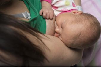 340px x 226px - A Video on Breastfeeding Positions | HealthLink BC